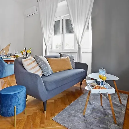 Polias Small Apartamento